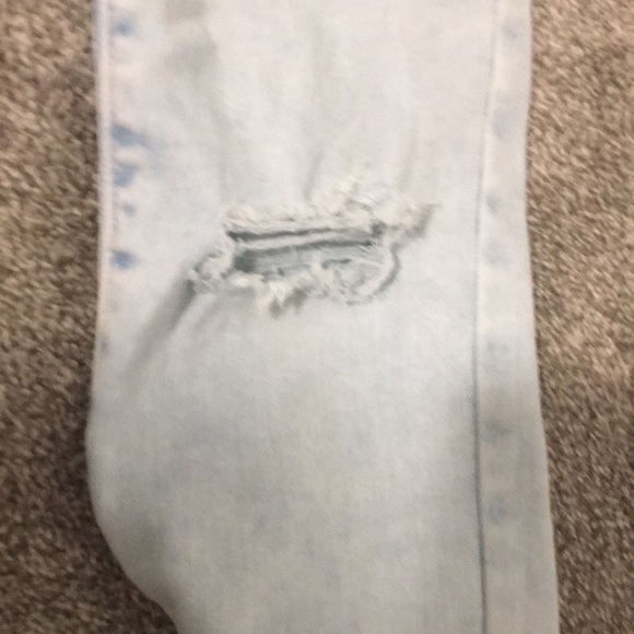 Ripped jeans - Picture 2 of 3